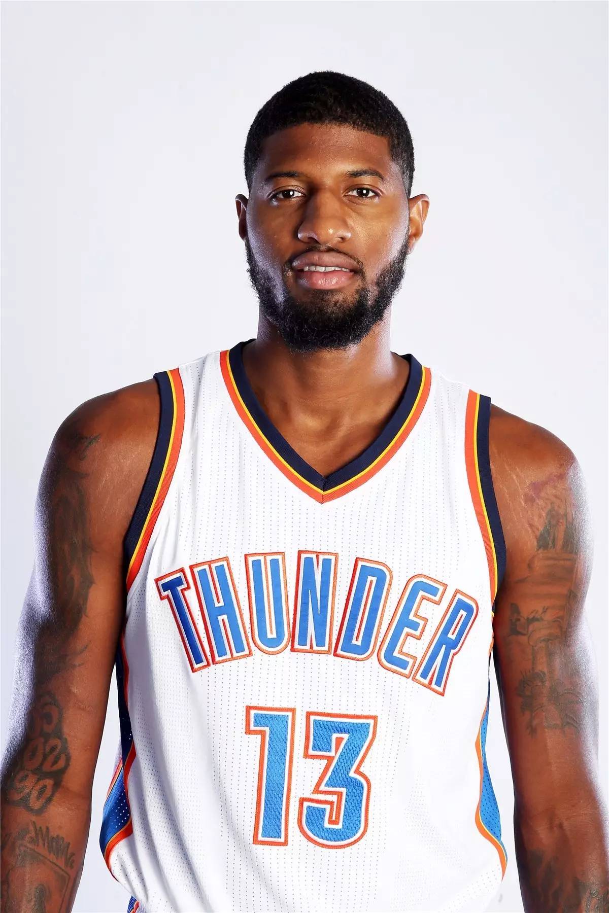 马内：萨拉赫是那种一看到球门就谁也不看的人，这是他的天性（马内：萨拉赫见门就不看人，天性使然）