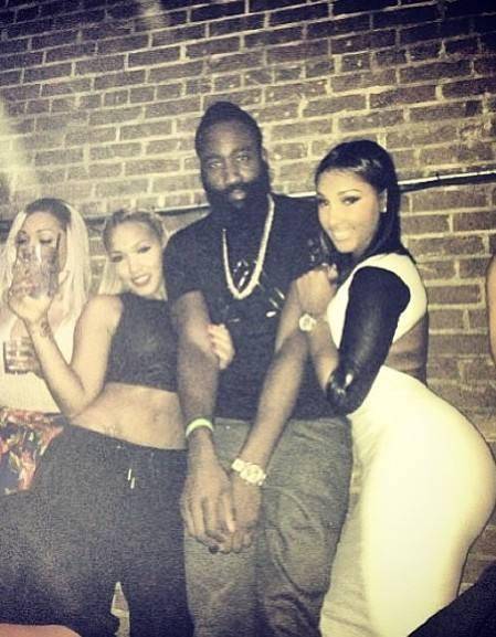 26状元大热！卡梅伦·布泽尔8场比赛创下30年来纪录（2026状元热门！卡梅伦·布泽尔8战刷新近30年纪录）