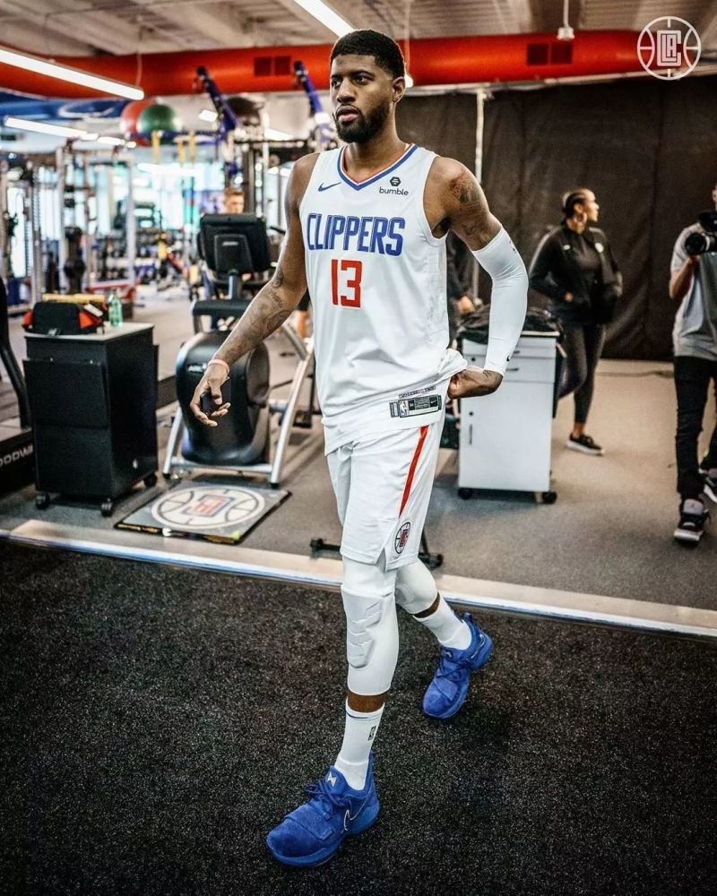 12月5日NBA焦点战：森林狼再遇鹈鹕，詹姆斯带队战猛龙（12月5日NBA焦点对决：森林狼再碰鹈鹕，詹姆斯率队挑战猛龙）