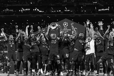 记者：阿隆索昨天没公布名单是在等姆巴佩，强行出战会恶化伤情（记者：阿隆索昨未公布大名单因等待姆巴佩，冒险出战或加重伤情）