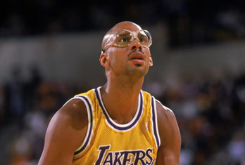 媒体人：中国女足有必要请洋帅吗，面上是孙雯管，实际是谁？（媒体人质疑：中国女足是否该聘请外籍主帅？表面由孙雯主管，真正拍板者是谁？）