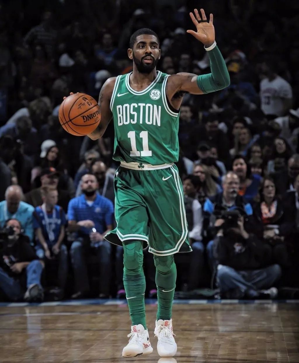 友好，巴萨今天上午把训练设施借给埃尔切全队用于恢复训练（巴萨今早友好借出训练基地 供埃尔切全队恢复训练）