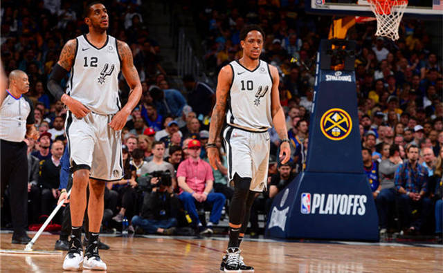 科莫队晒帕斯晃倒劳塔罗视频，后者回应差不多得了（科莫队发布帕斯晃倒劳塔罗视频，劳塔罗回应：差不多就行了）