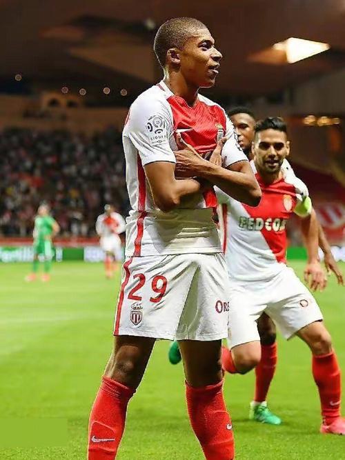 切马：比起布斯克茨，我觉得自己更像罗德里（切马自评：更像罗德里，而非布斯克茨）