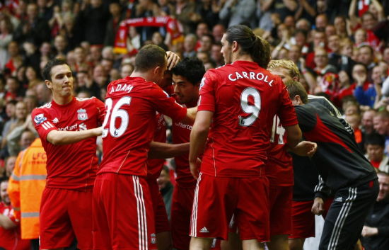 湖人詹姆斯关键三分锁定胜利（詹姆斯命中关键三分，助湖人锁定胜局）