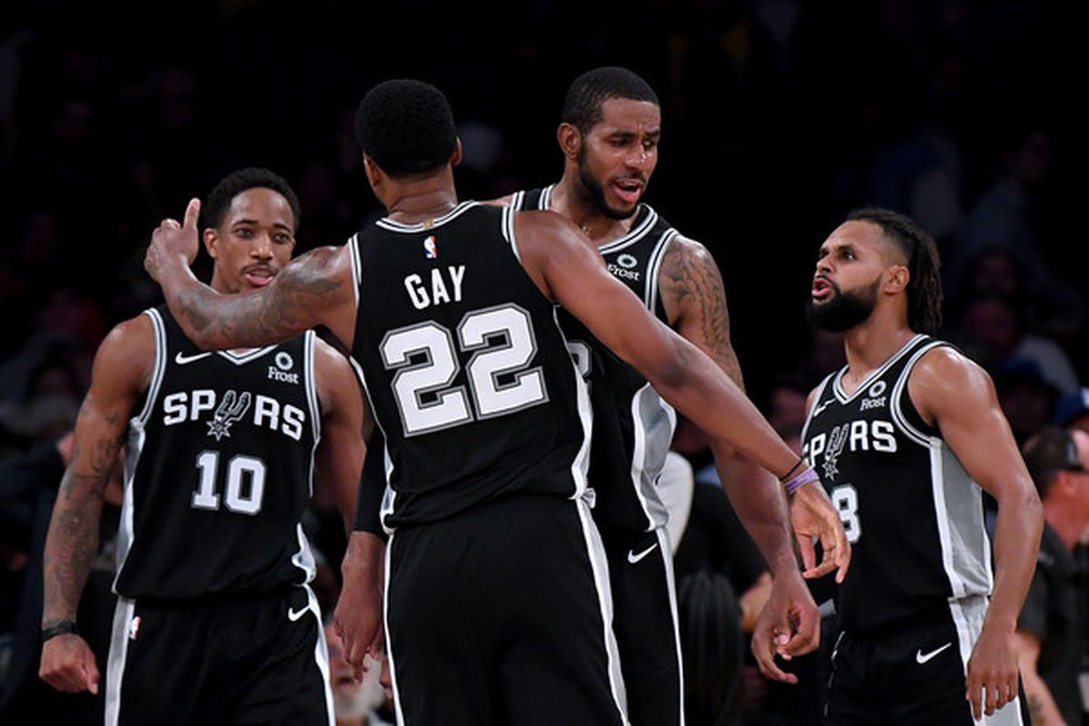 足球中超球队连签三员猛将，阵容升级完成（中超球队连签三大强援，阵容升级就位）