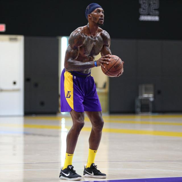 官方：德利赫特力压B费和阿马德，当选曼联11月最佳球员（曼联官宣：德利赫特压过B费和阿马德，荣膺11月队内最佳球员）