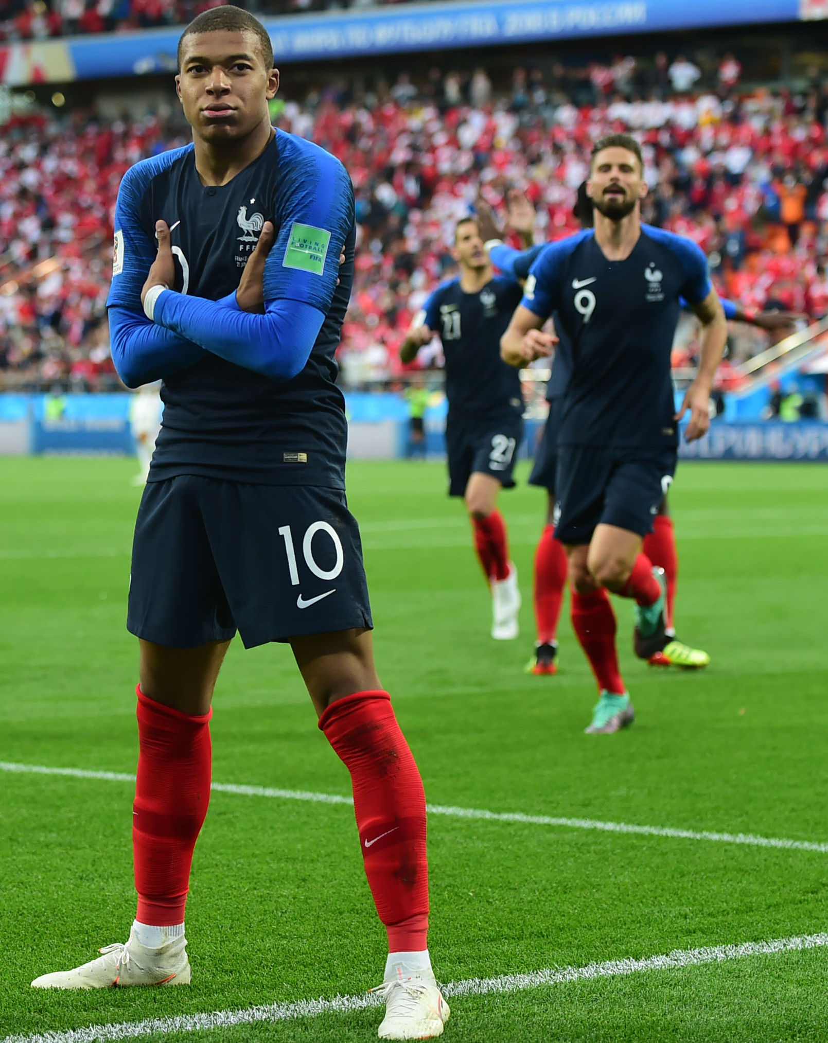 官方：受大雾影响，巴萨前往客场的航班将延迟一个小时起飞（官方通报：大雾导致巴萨客场航班起飞延后一小时）