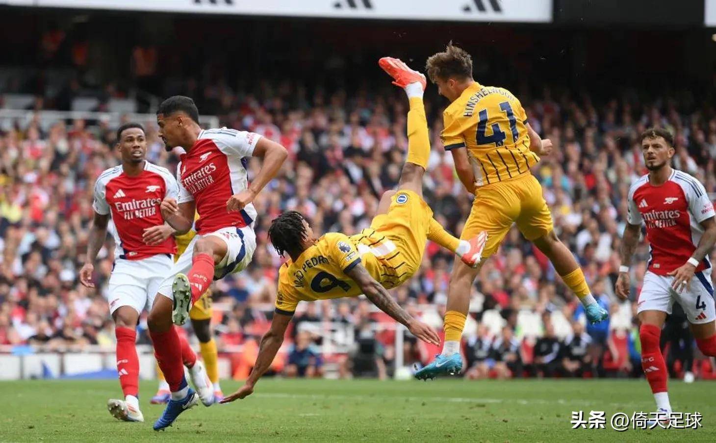 足坛年度十大新闻出炉，各界议论不断（年度足坛十大要闻揭晓，引发各界热议）