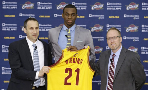 热那亚2-1逆转维罗纳，托斯比建功，洛伦佐-科隆博破门（热那亚2-1翻盘维罗纳，托斯比破门，洛伦佐-科隆博进球）