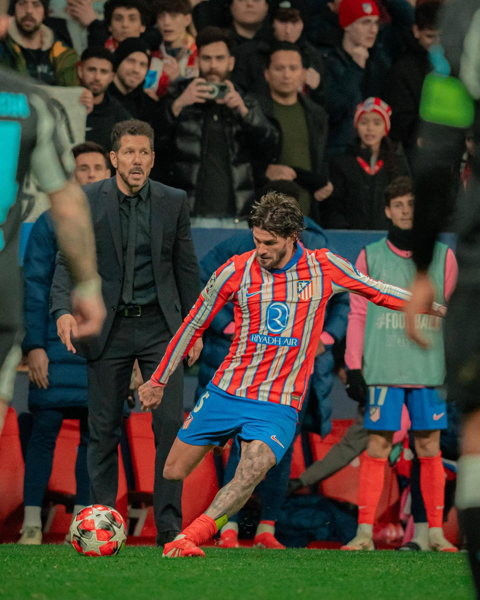 记者：世界杯抽签仪式开始前，大力神杯已经抵达华盛顿