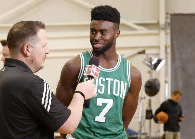 意甲知名评论员：亚沙里是全能型中场，我希望看到莫德里奇、拉比奥特与亚沙里组成中场（意甲名嘴：亚沙里是全能中场，期待与莫德里奇、拉比奥特联手镇守中场）