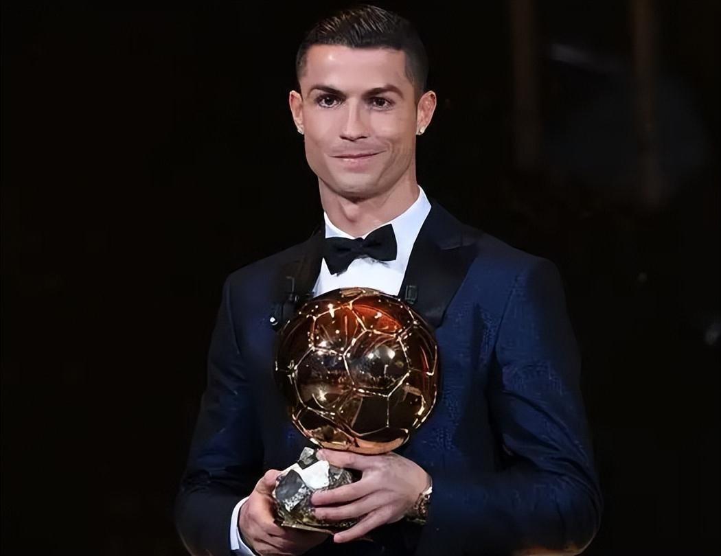 “陈泽杯”冠军昨晚激烈角逐 选手bbFps成功夺冠 获110万元奖金 一战成名 赛后妈妈也包饺子为他祝贺（陈泽杯决赛鏖战落幕，bbFps加冕冠军揽获110万元奖金，一战成名，母亲赛后包饺子庆祝）