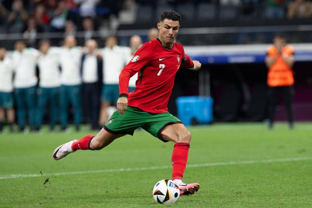 更是对球员 更是对球员